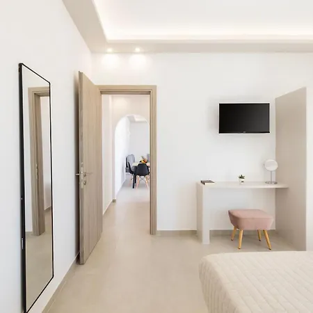 Windmillside Luxury Apartment Emporio (Santorini)